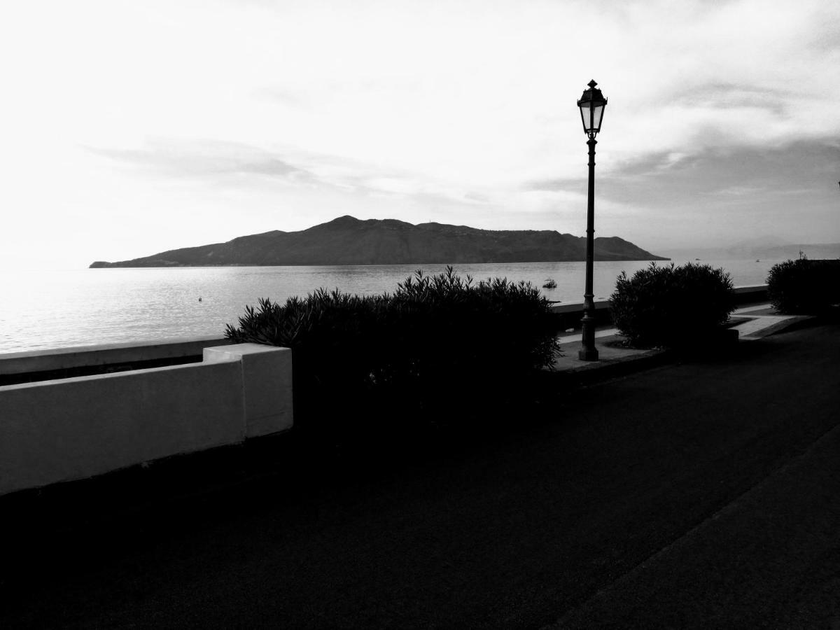 Vila La Casa Di Via Lungomare Santa Marina Salina Exteriér fotografie